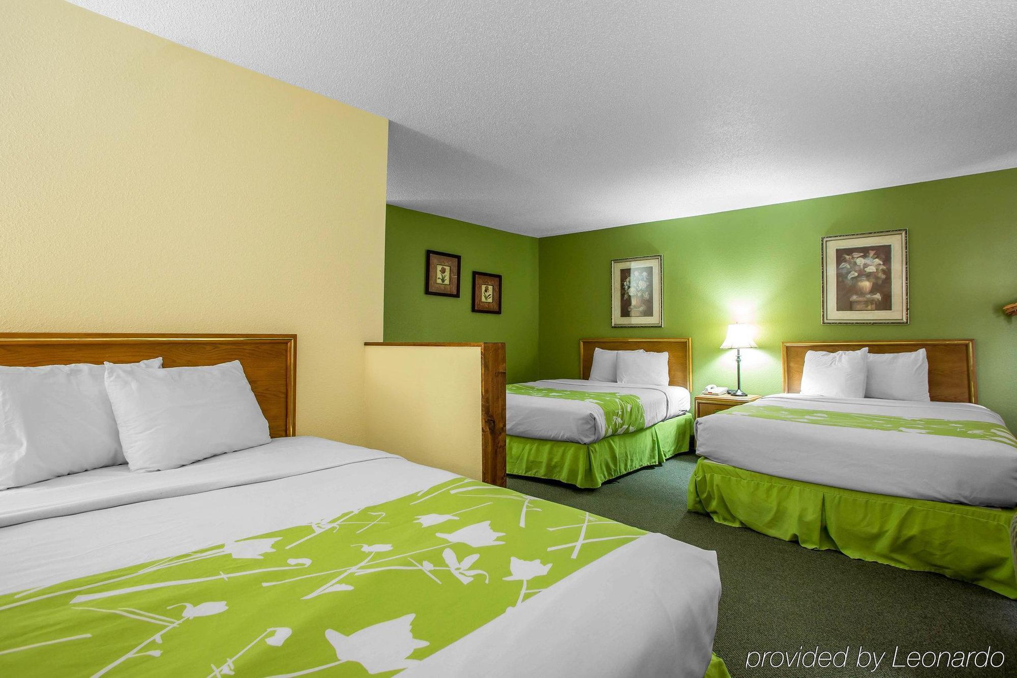 Econo Lodge Inn & Suites 더뷰크 외부 사진