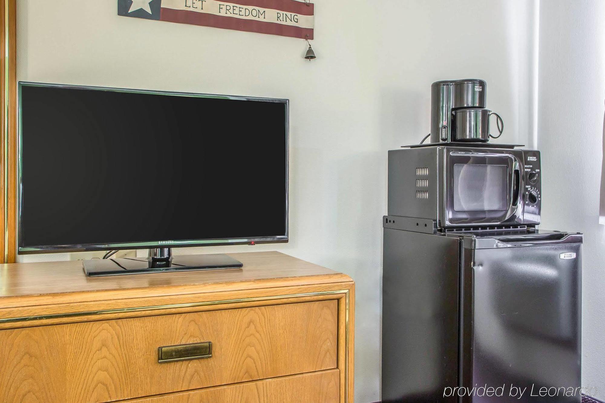 Econo Lodge Inn & Suites 더뷰크 외부 사진