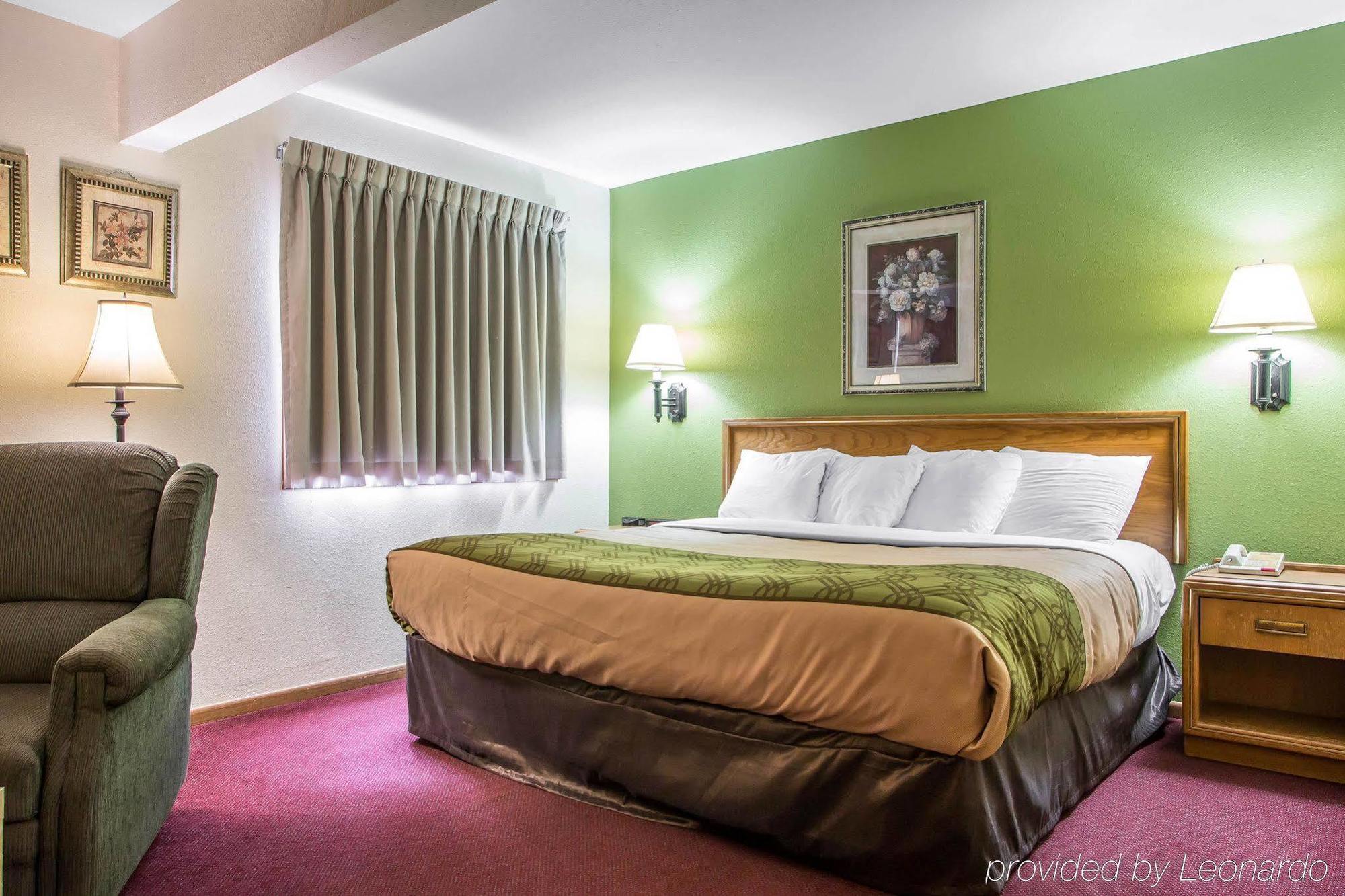 Econo Lodge Inn & Suites 더뷰크 외부 사진