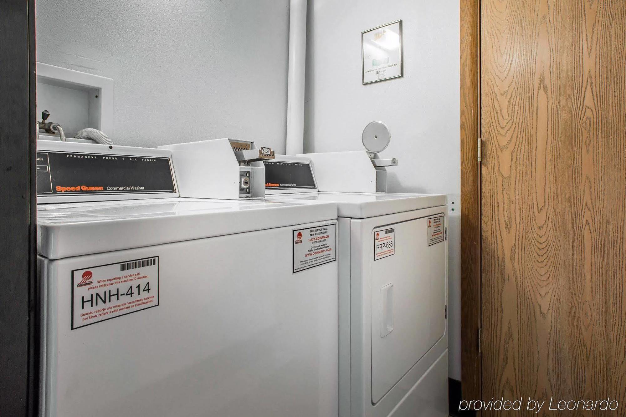 Econo Lodge Inn & Suites 더뷰크 외부 사진
