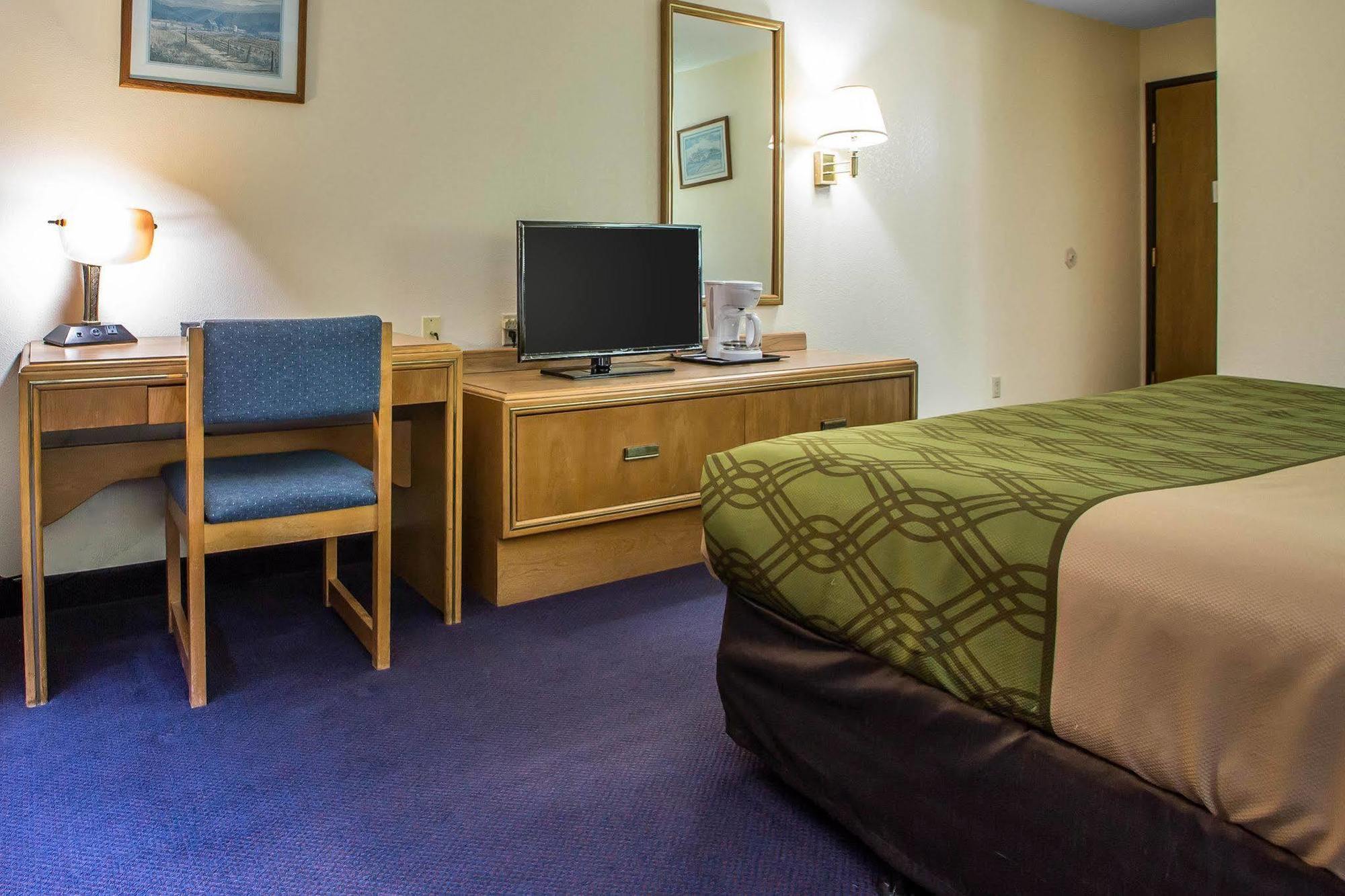 Econo Lodge Inn & Suites 더뷰크 외부 사진