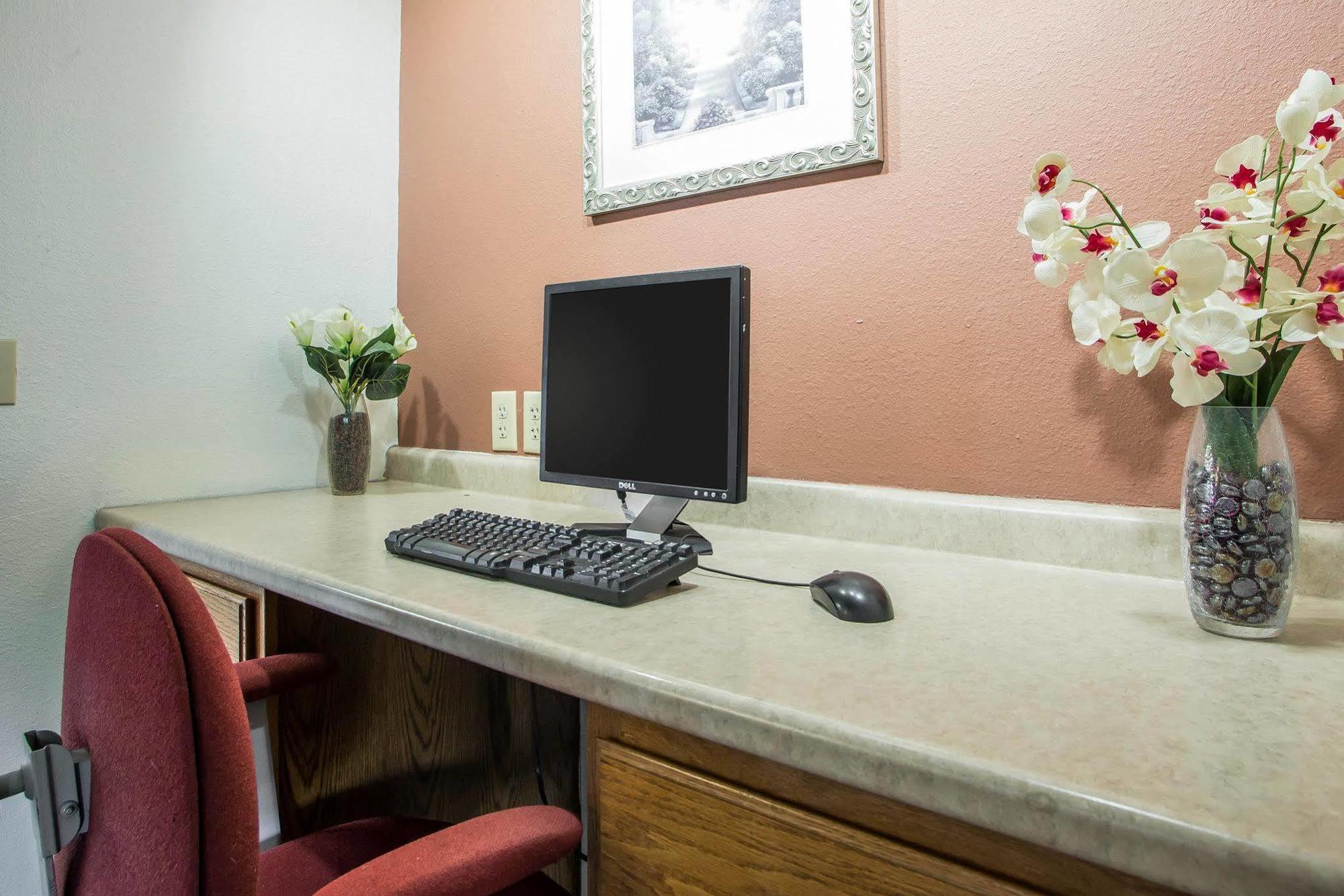 Econo Lodge Inn & Suites 더뷰크 외부 사진