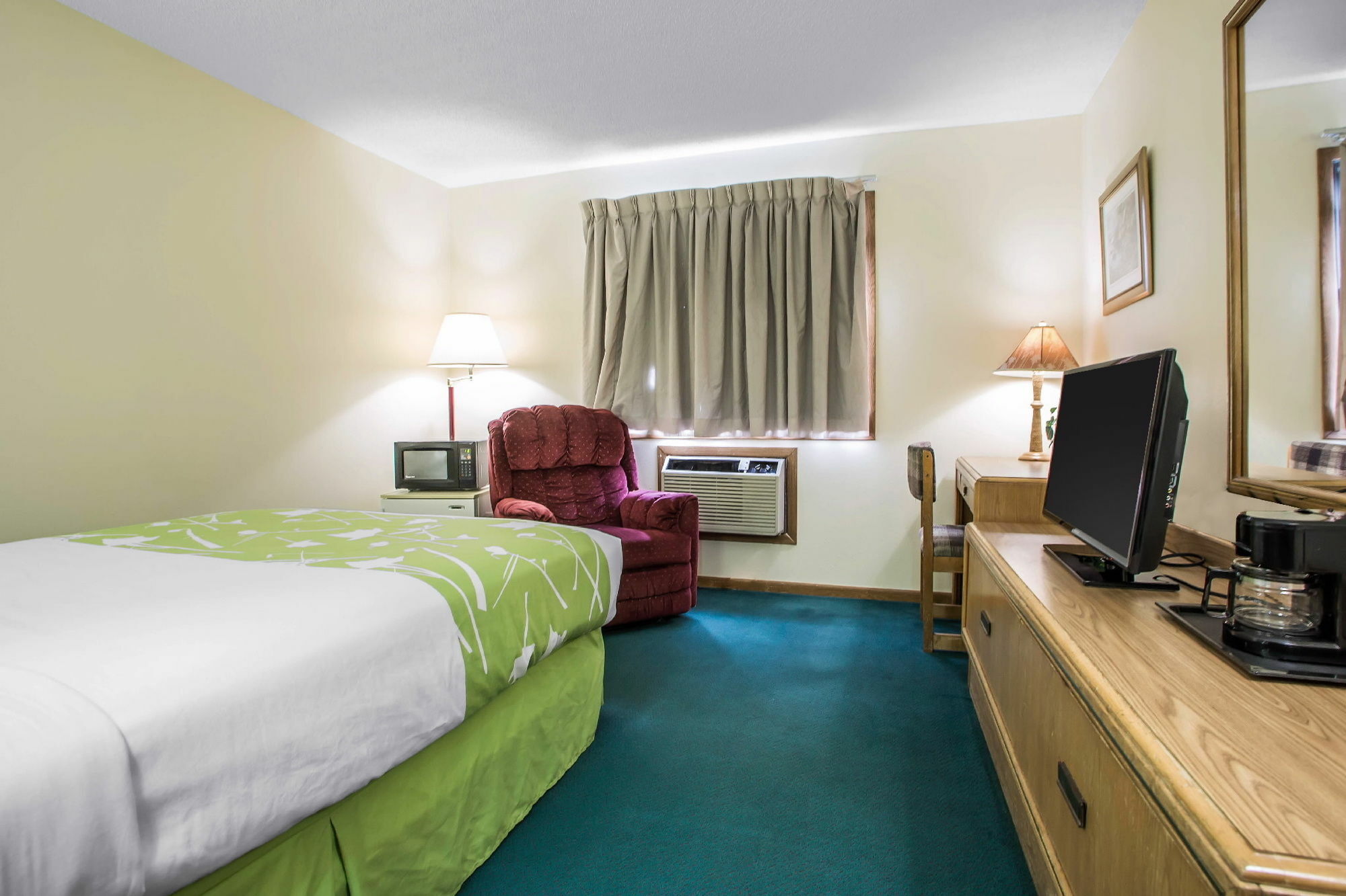 Econo Lodge Inn & Suites 더뷰크 외부 사진