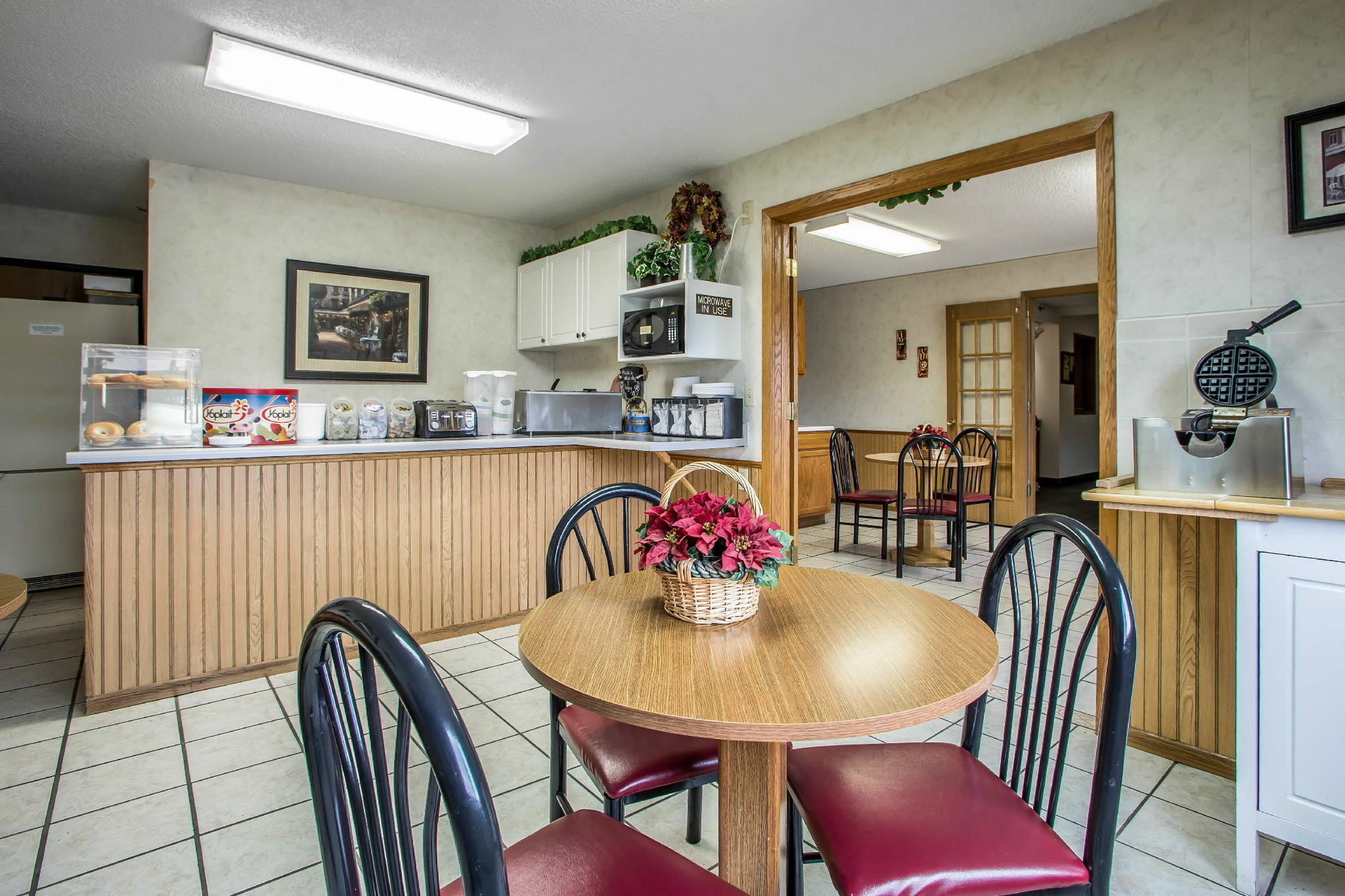 Econo Lodge Inn & Suites 더뷰크 외부 사진