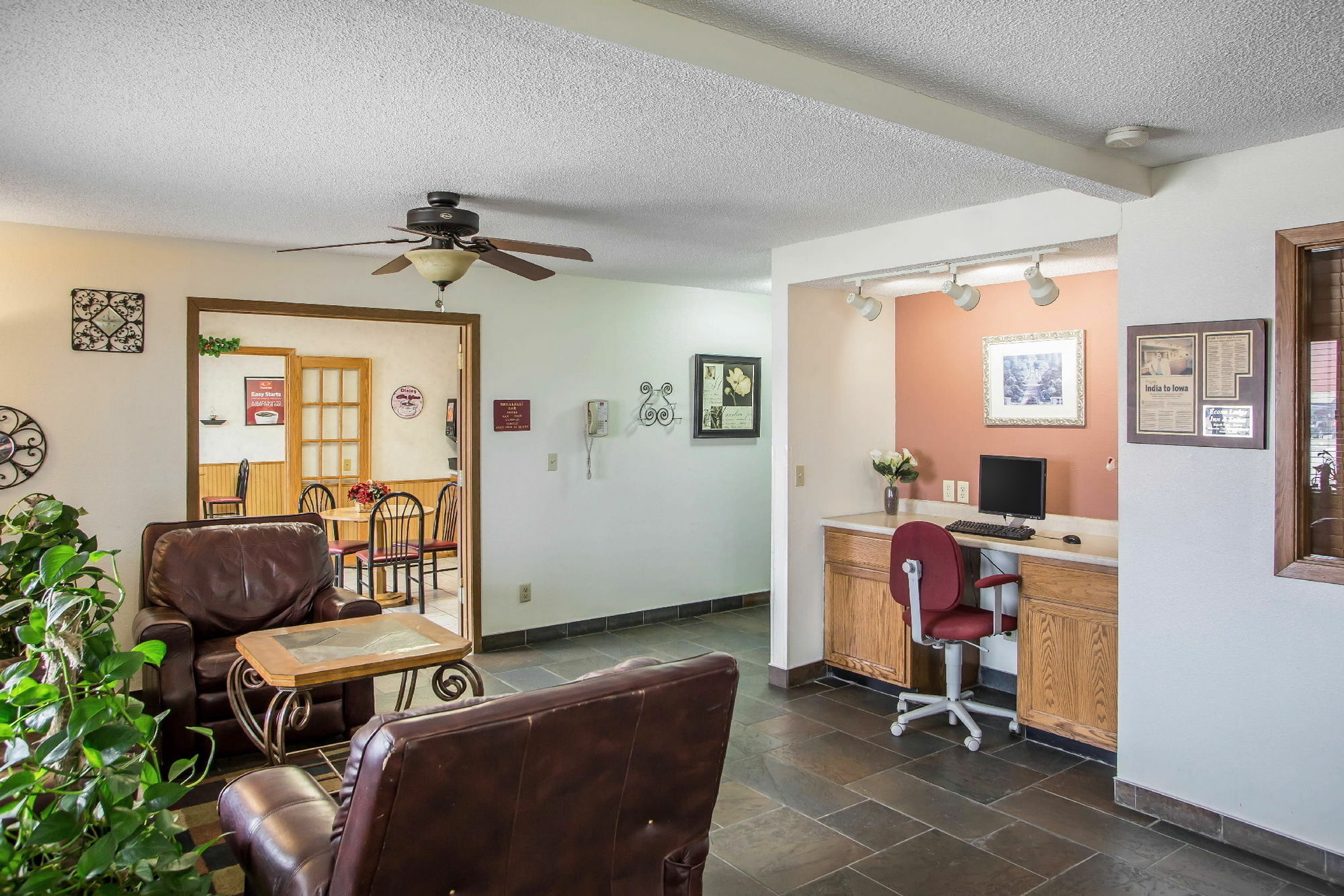 Econo Lodge Inn & Suites 더뷰크 외부 사진